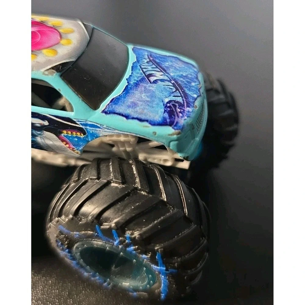 Hot Wheels Monster Trucks Mecha Orca 1:64 Monster Truck Killer Whale